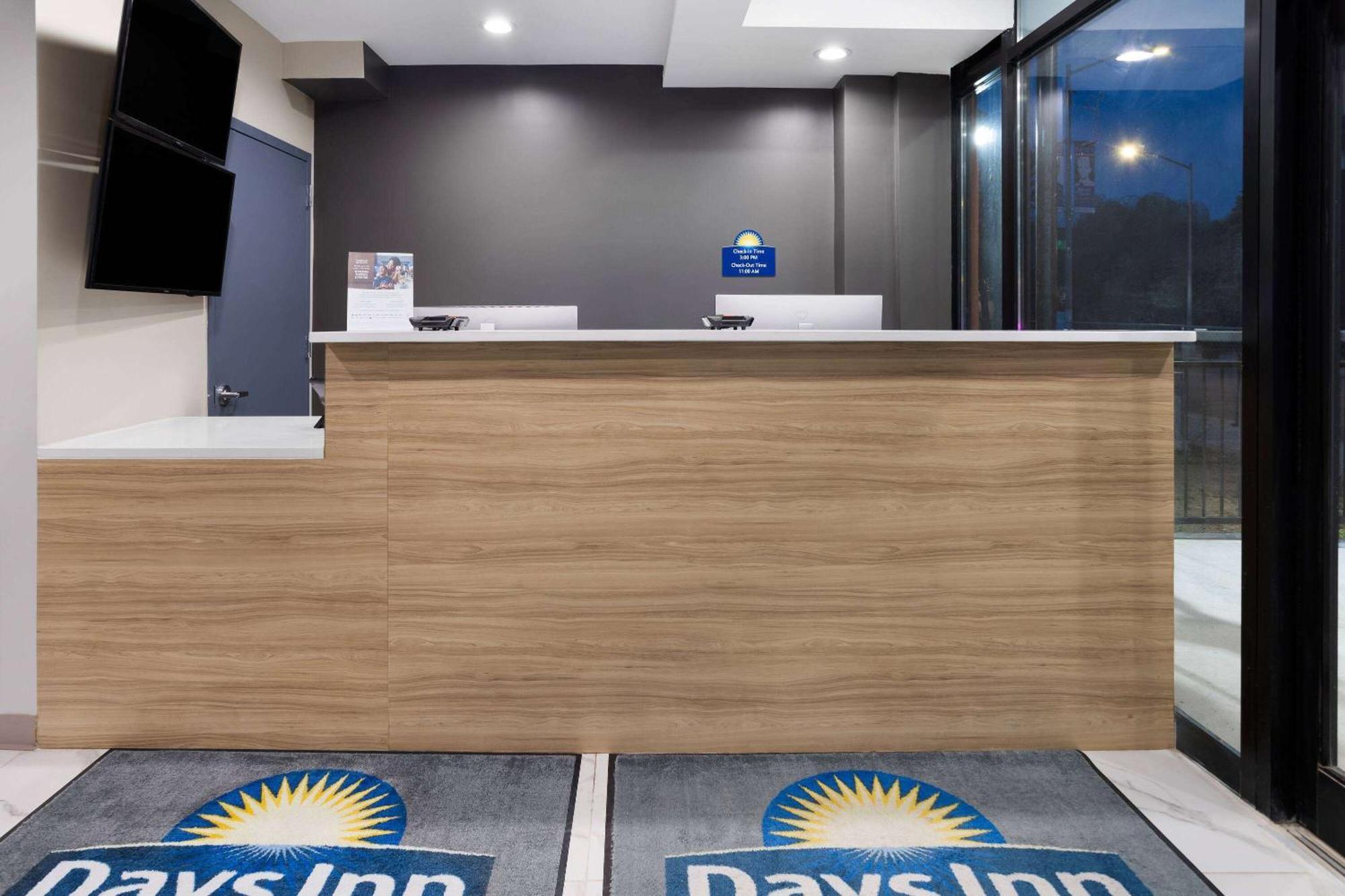 Days By Wyndham Staten Island Hotel *