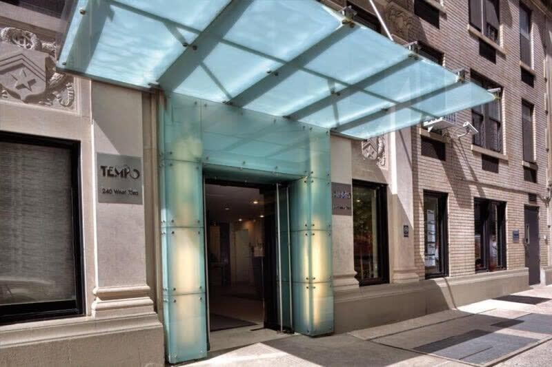 73-304 Newly Reno Uws Doorman Gym Laundry * Nova York