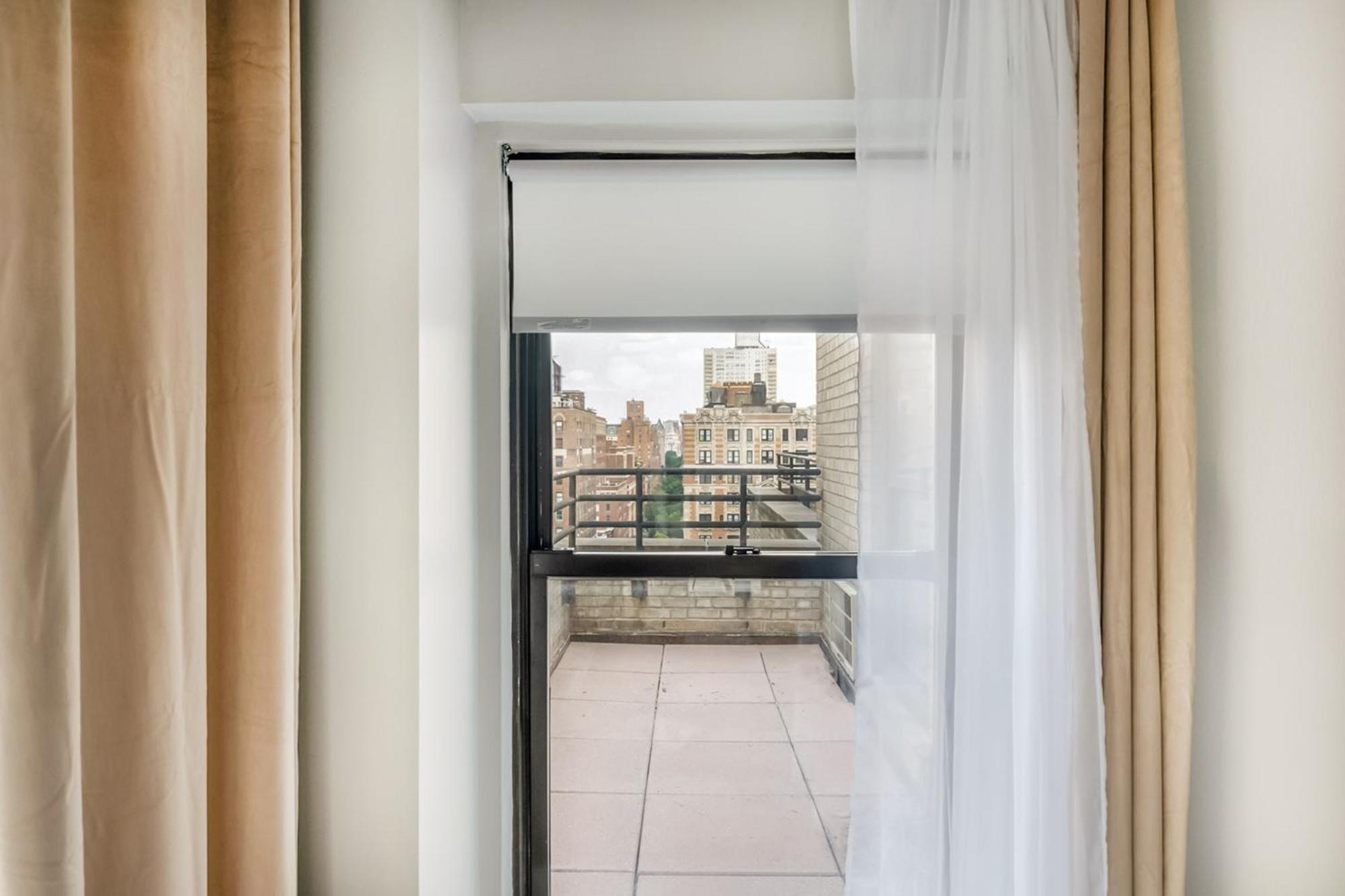 73-1503 Newly Reno Uws Doorman Gym Laundry * Nova York