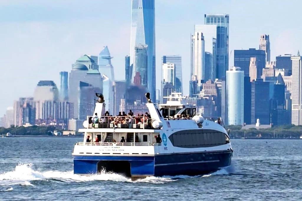 Huge 3 Bedroom Apt In Lic, Mannhattan Next Stop ! * New York
