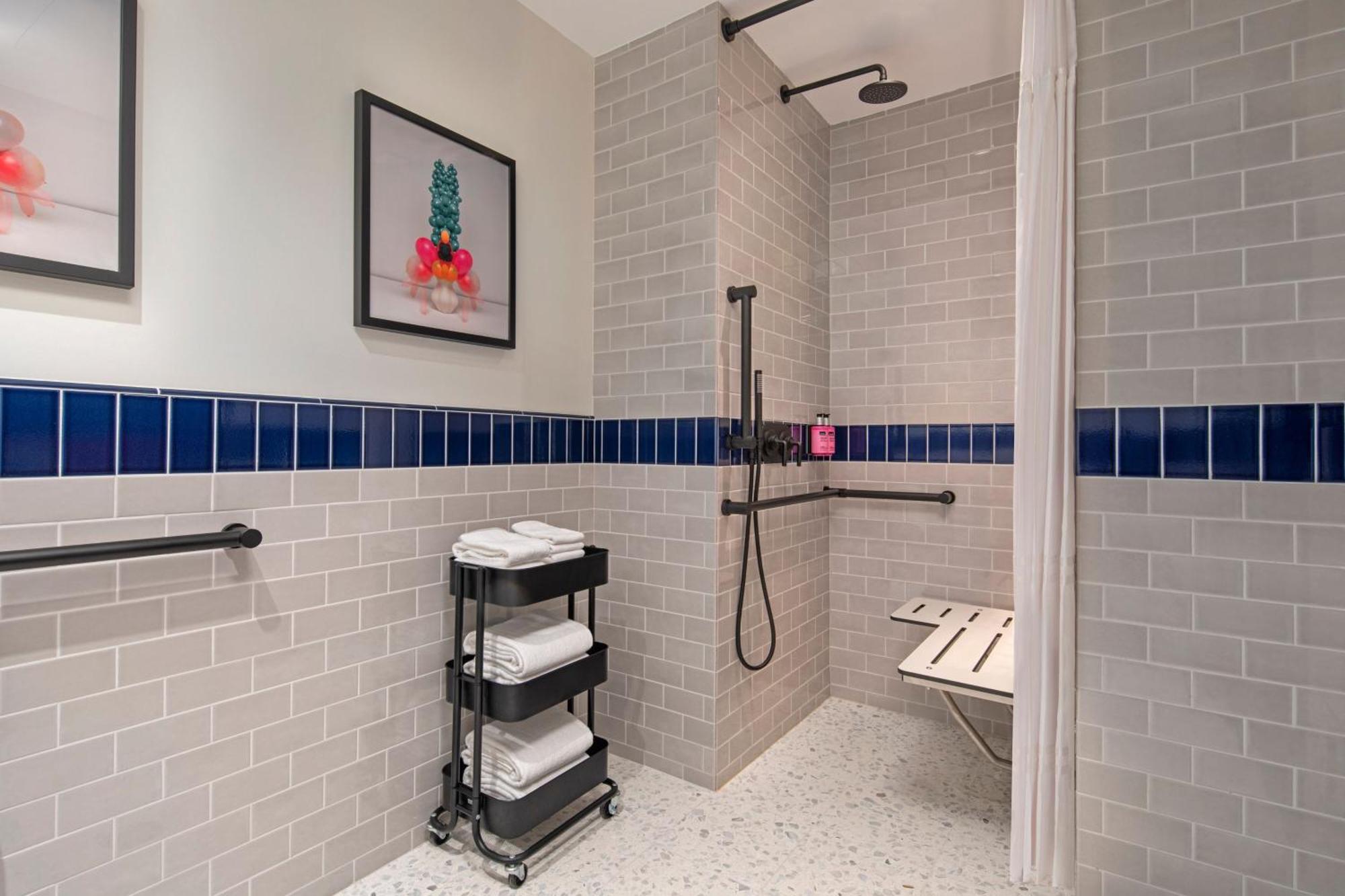Moxy Nyc Lower East Side Hotel New York