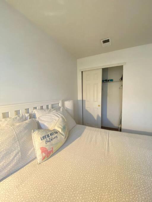 Hospedagem domiciliar Private Br,ba,kit, Lr 9 Mins To *