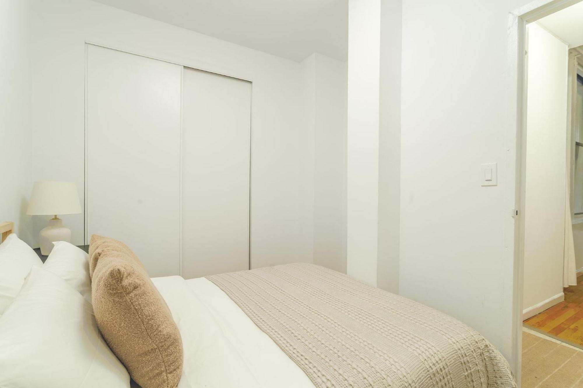 Chic 3br With 3 Beds And 1 Bath Steps From The Vibrant Stone Street District * Nova York