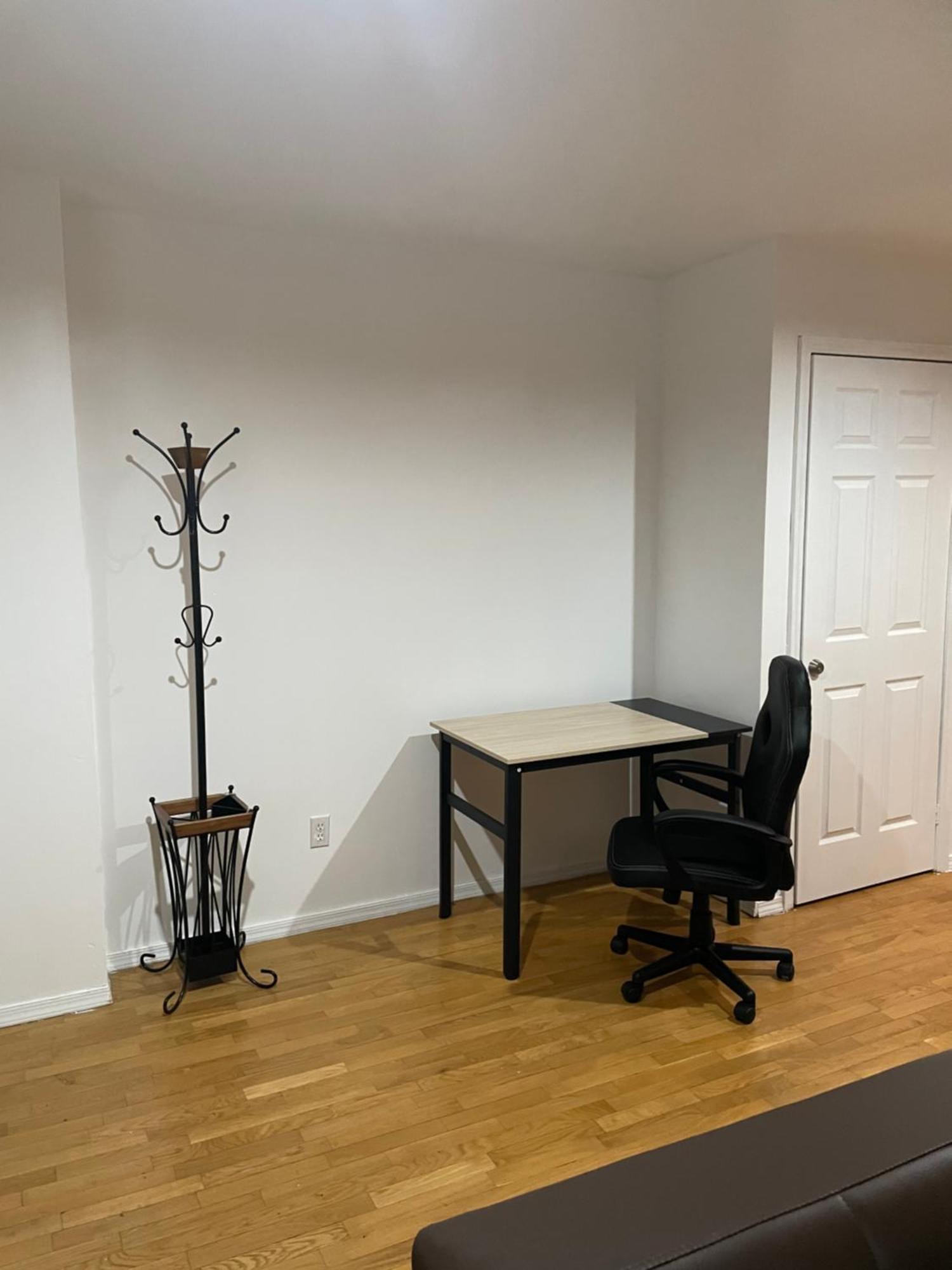Luxurious 3 Bedrooms With Master 2 Bathrooms Apartment *