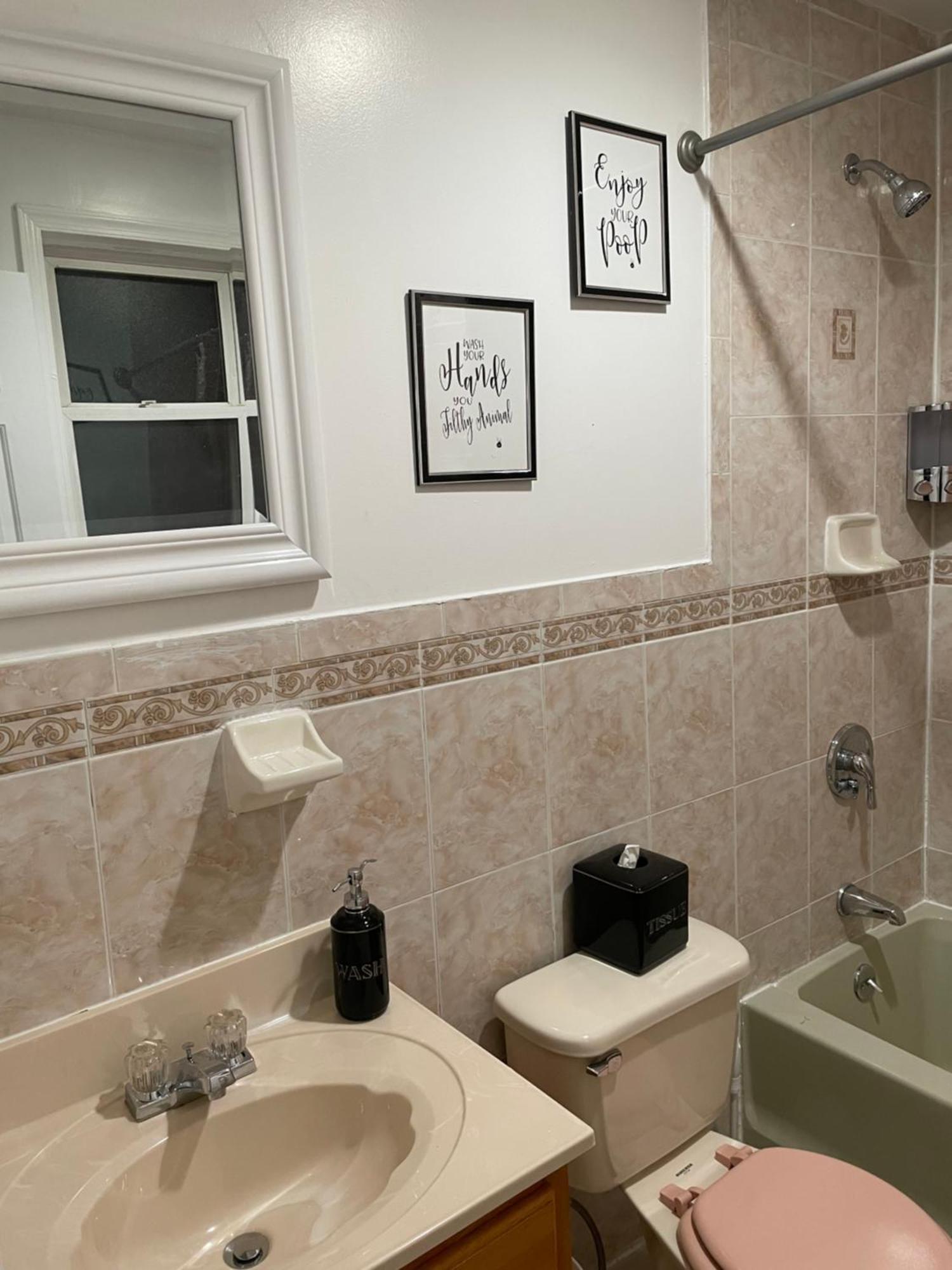 Luxurious 3 Bedrooms With Master 2 Bathrooms *