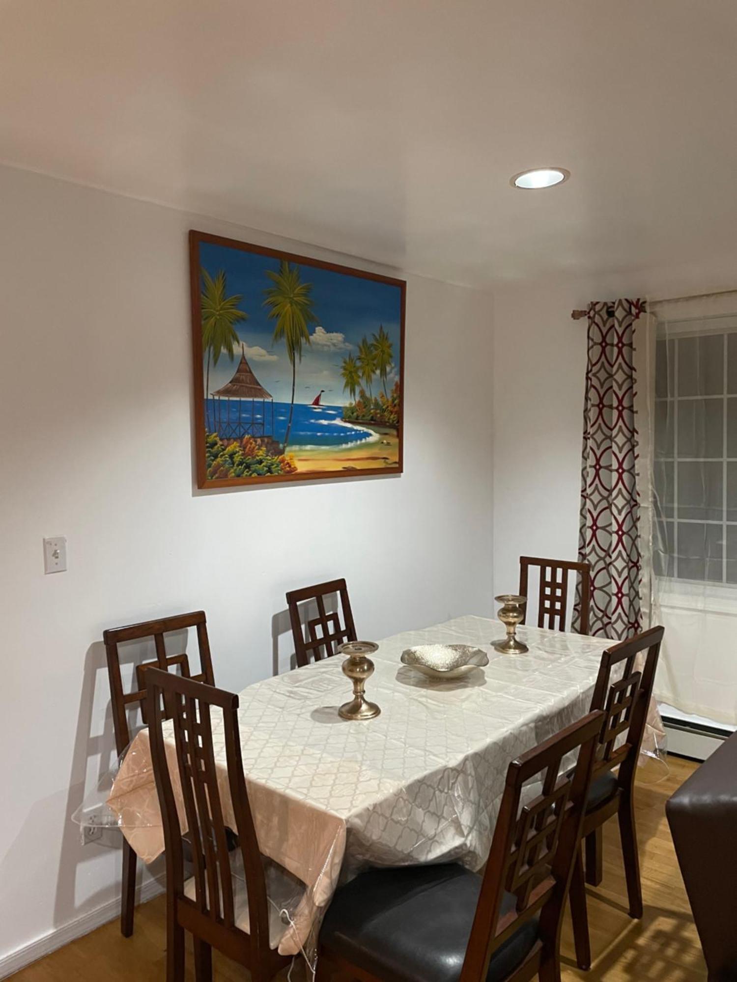 Luxurious 3 Bedrooms With Master 2 Bathrooms Apartment