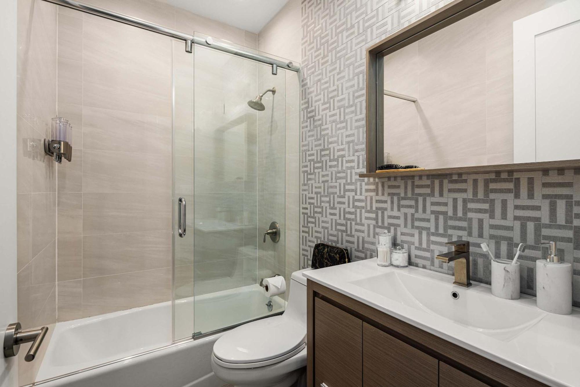 Luxe Harlem Retreat 3br Designer W Parking Apartment *