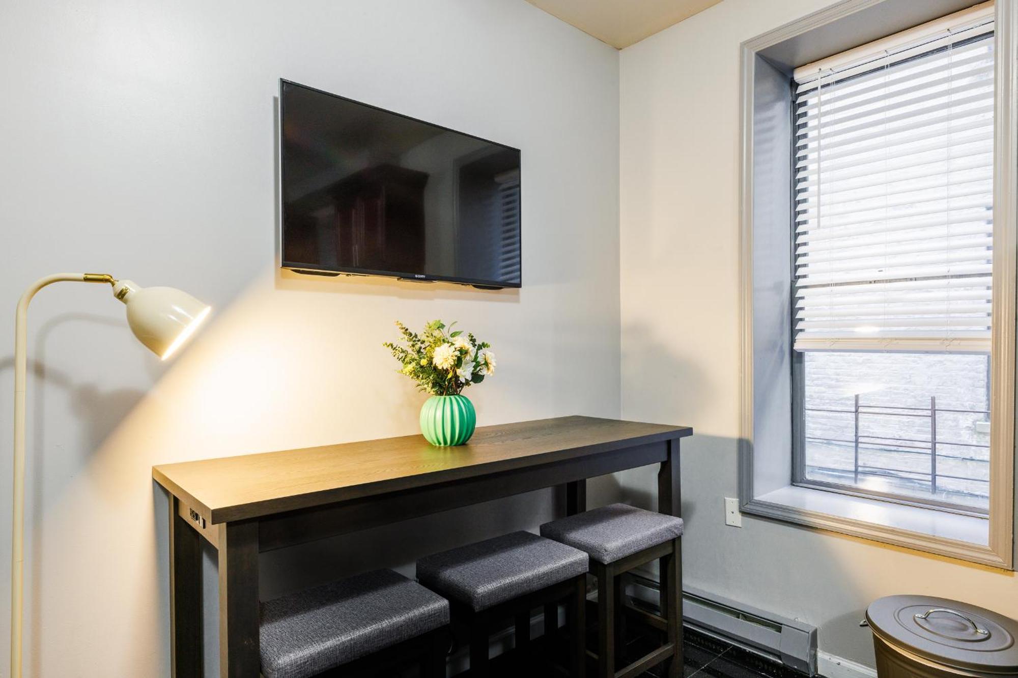 Apartment Inspire The Vibrant Energy Of Uws *