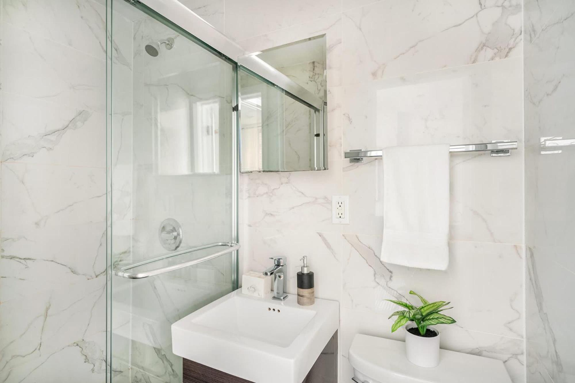 69-3a Prime Les Modern Brand New 1br