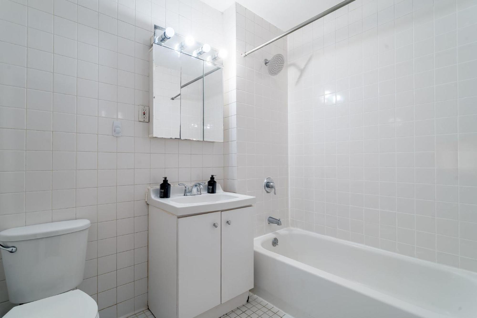Bright 3br 1ba Retreat In Hells Kitchen Steps From Times Square Apartamento *