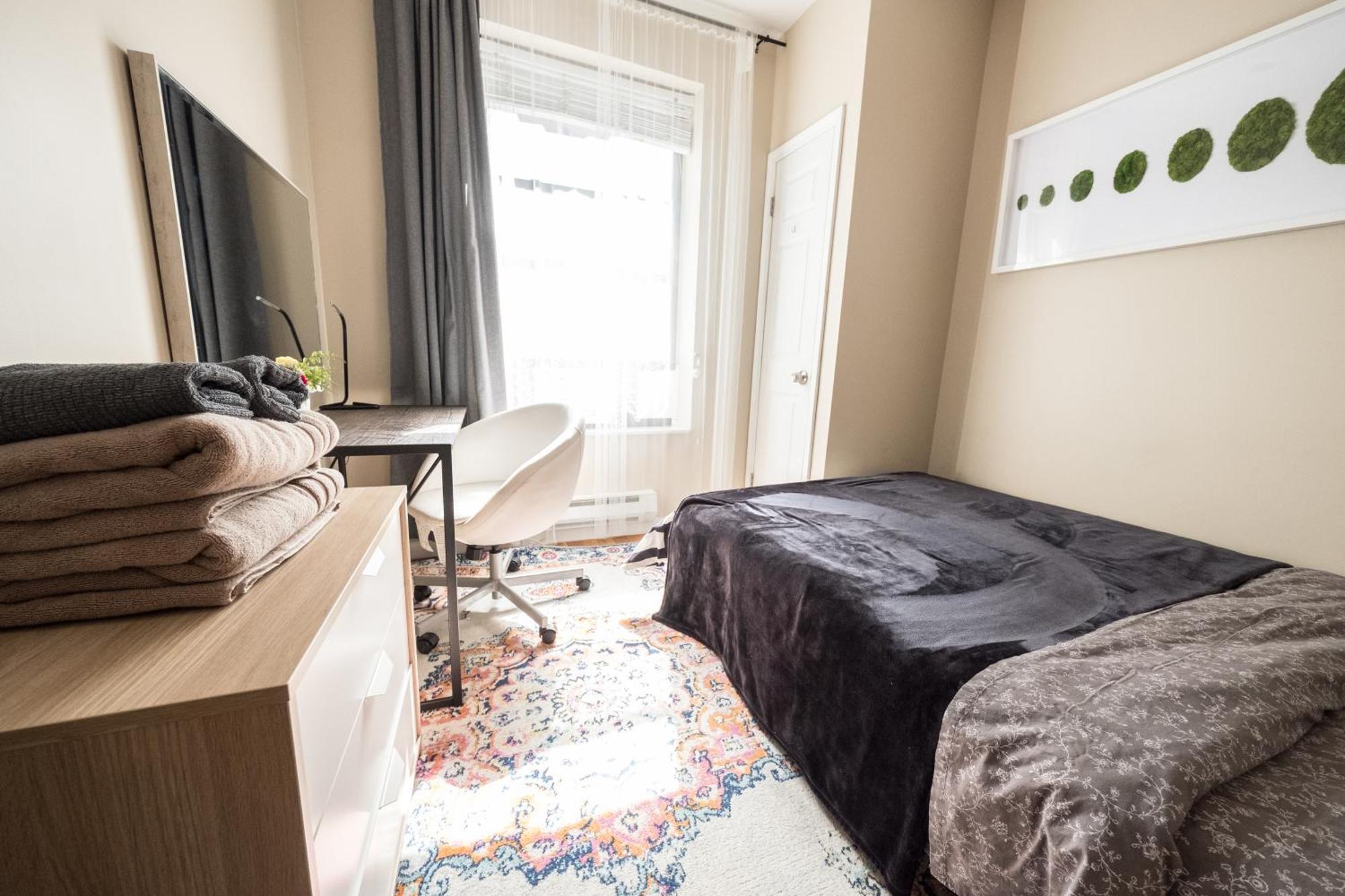 Apartment 2 Bd Next To Central Park *