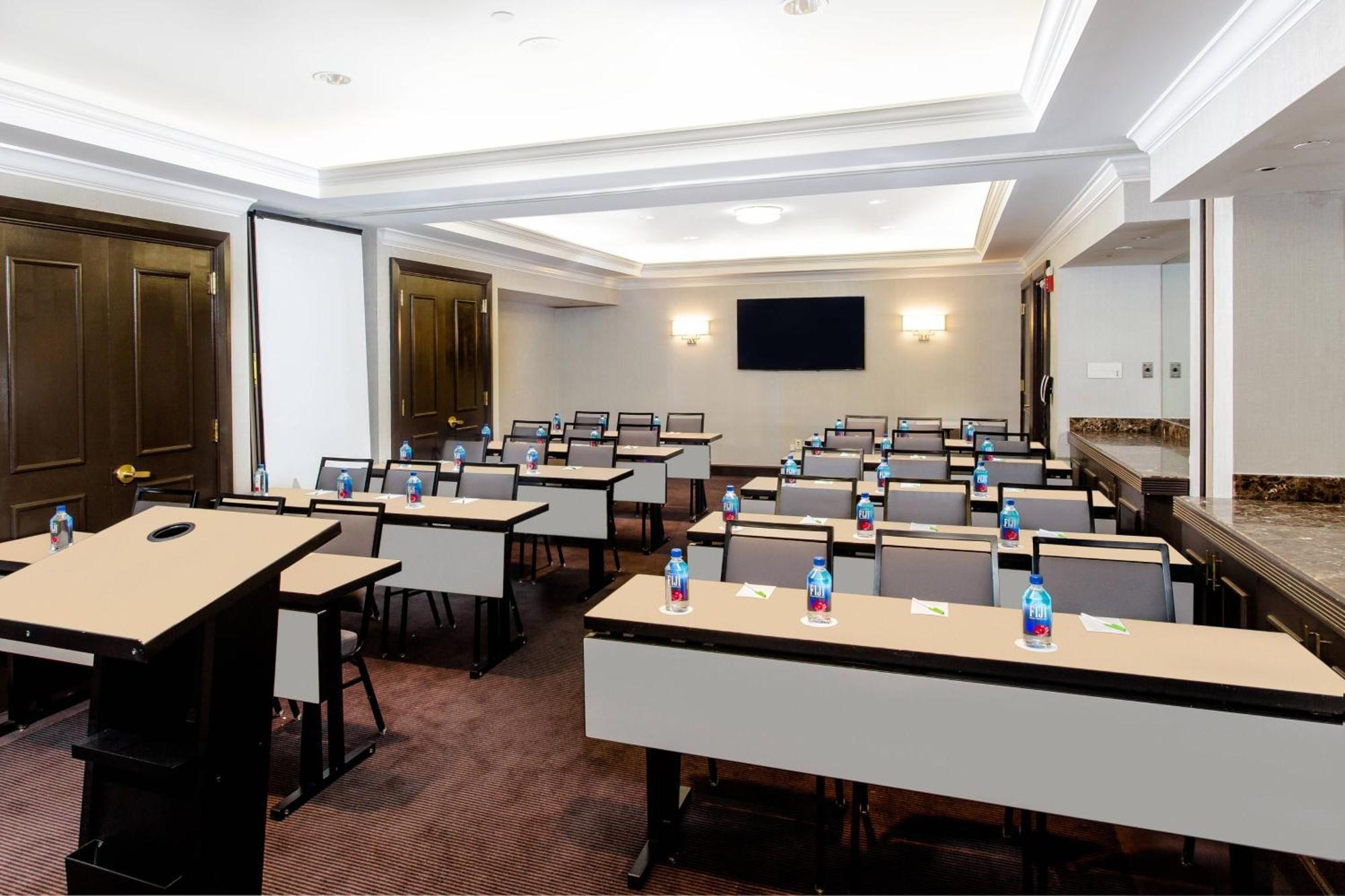 Courtyard By Marriott Jfk Airport Hotel 3*