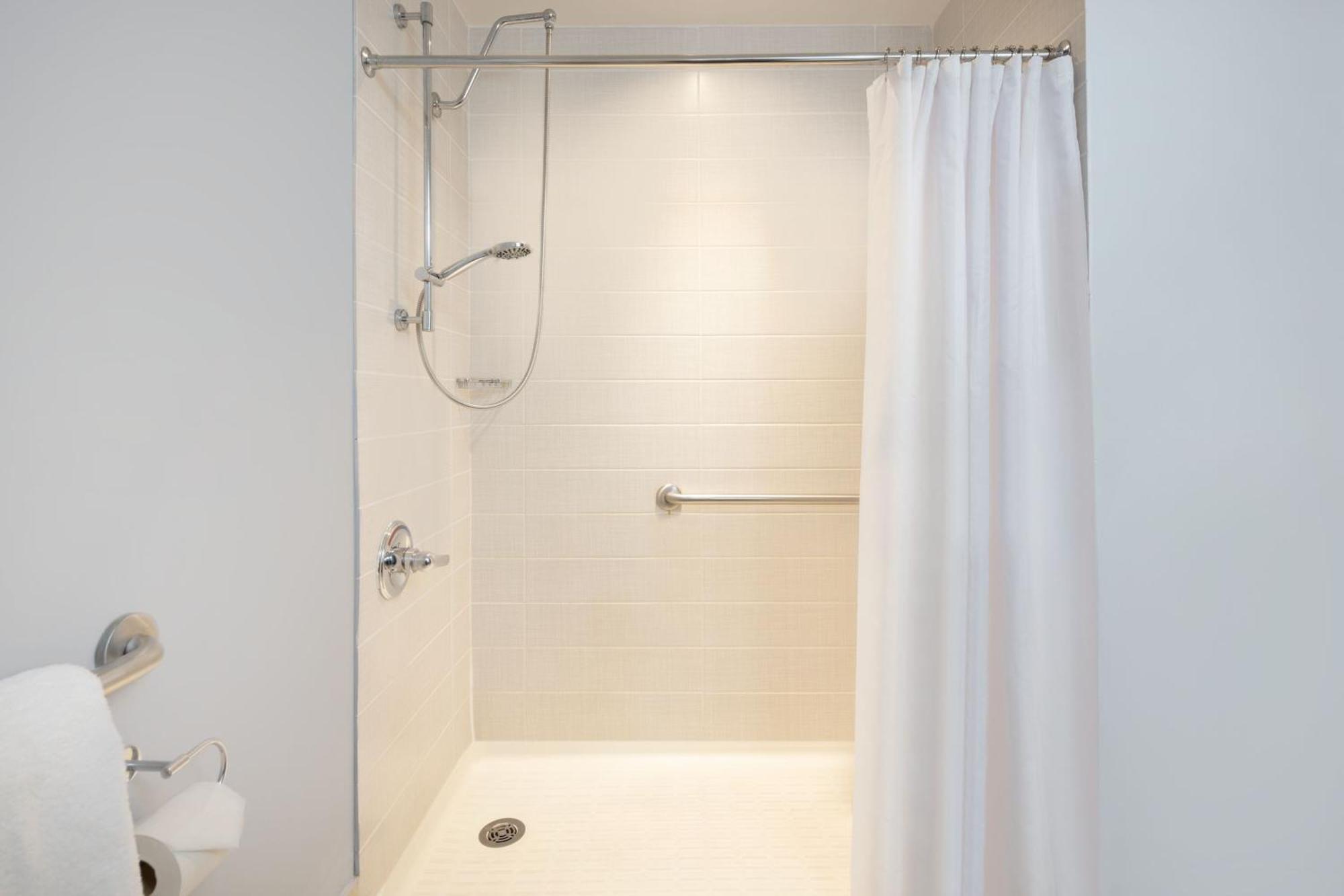 Hotel Courtyard By Marriott Jfk Airport 3*