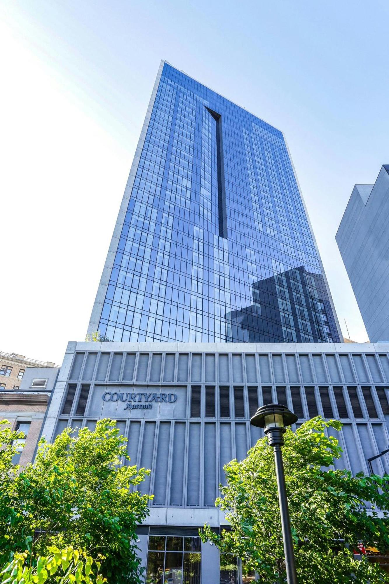 Hotel Courtyard By Marriott Long Island City/new York Manhattan View