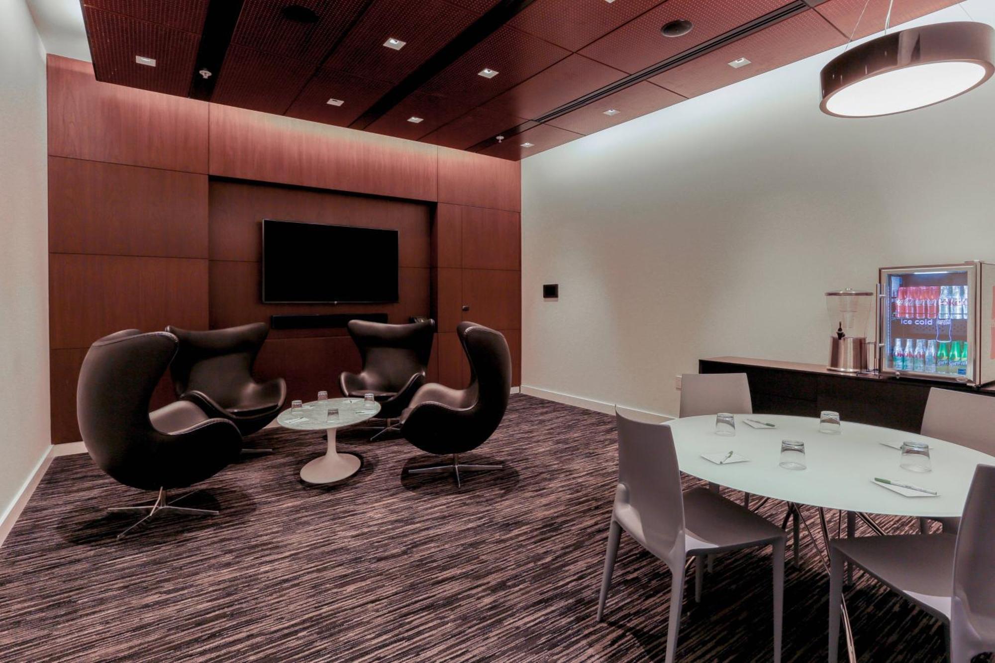 Courtyard By Marriott Long Island City/new York Manhattan View