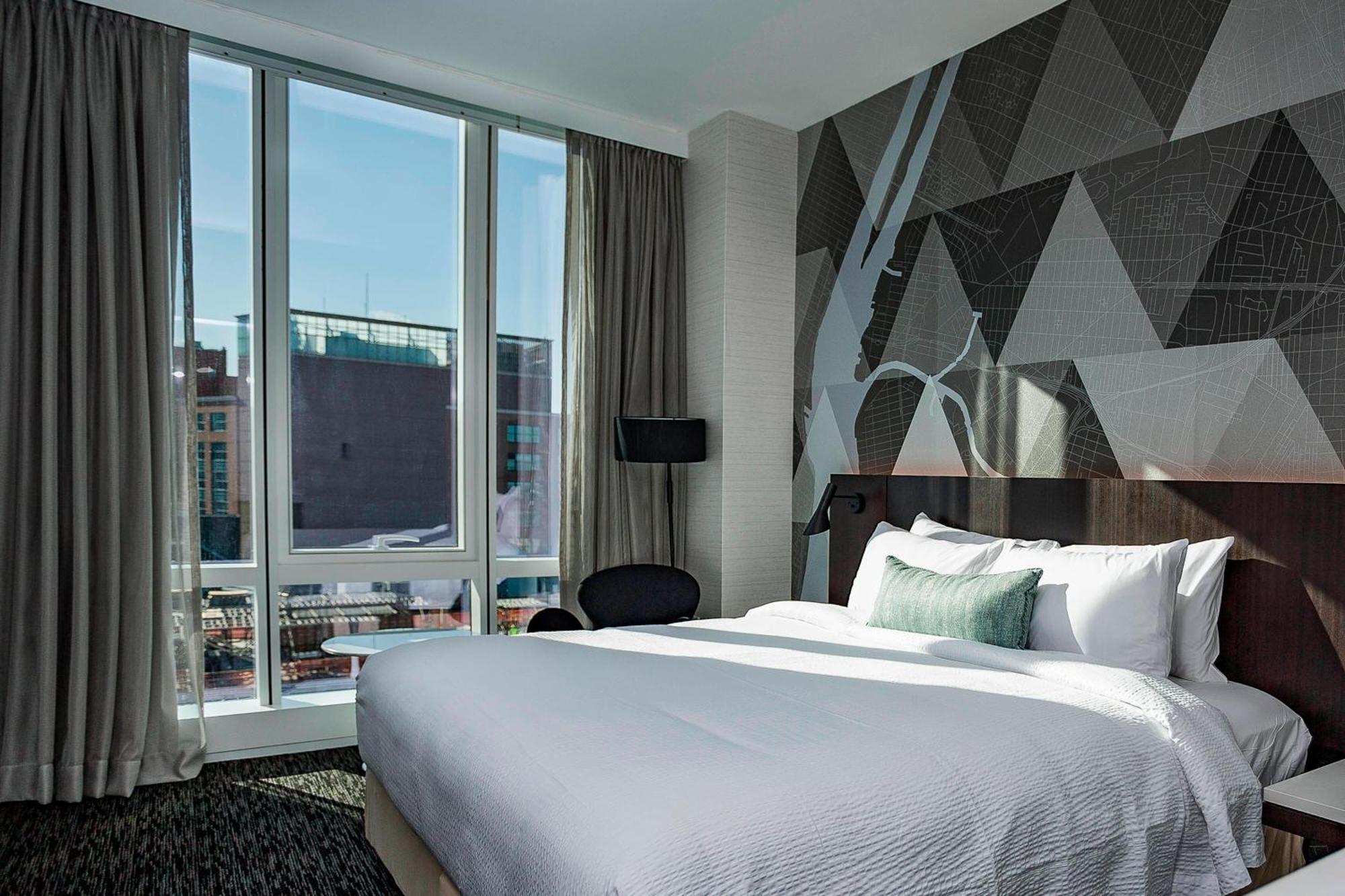 Courtyard By Marriott Long Island City/new York Manhattan View Hotel