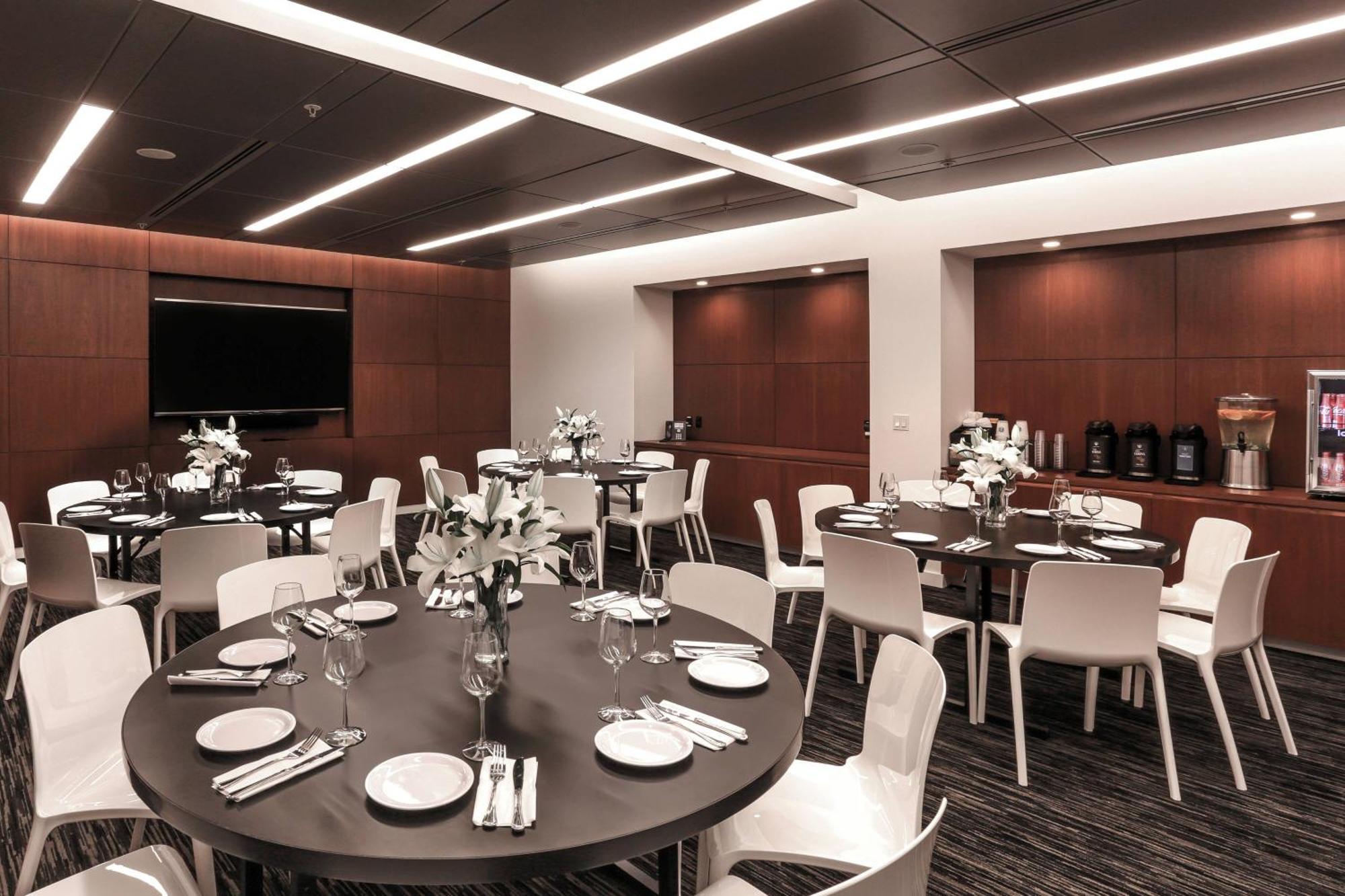 Hotel Courtyard By Marriott Long Island City/new York Manhattan View