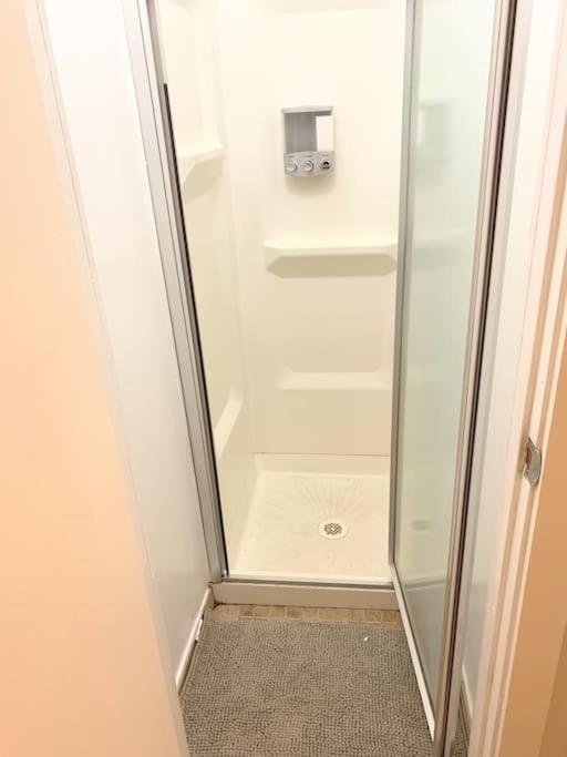 Private With Shower On Union Square Side 1 Apartment