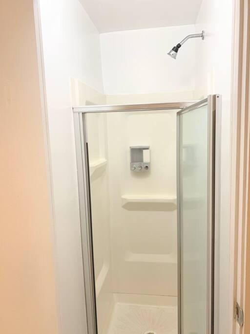 Private With Shower On Union Square Side 1 Apartment