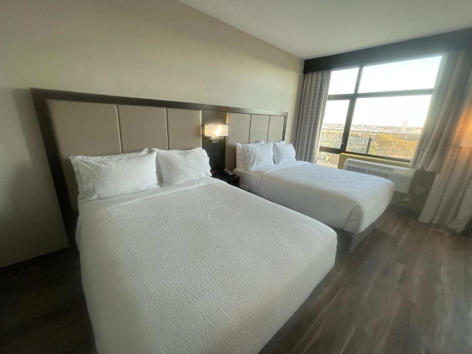 Express Long Island E - By Ihg New York