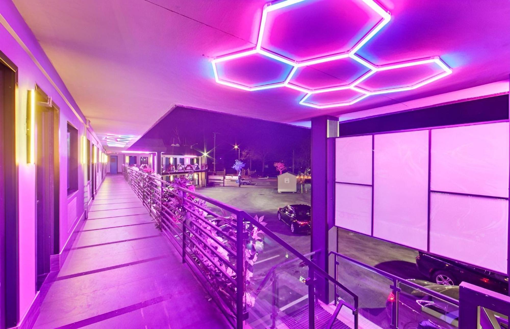 Hotel Opus Bronx Near Bay Plaza Mall 3*