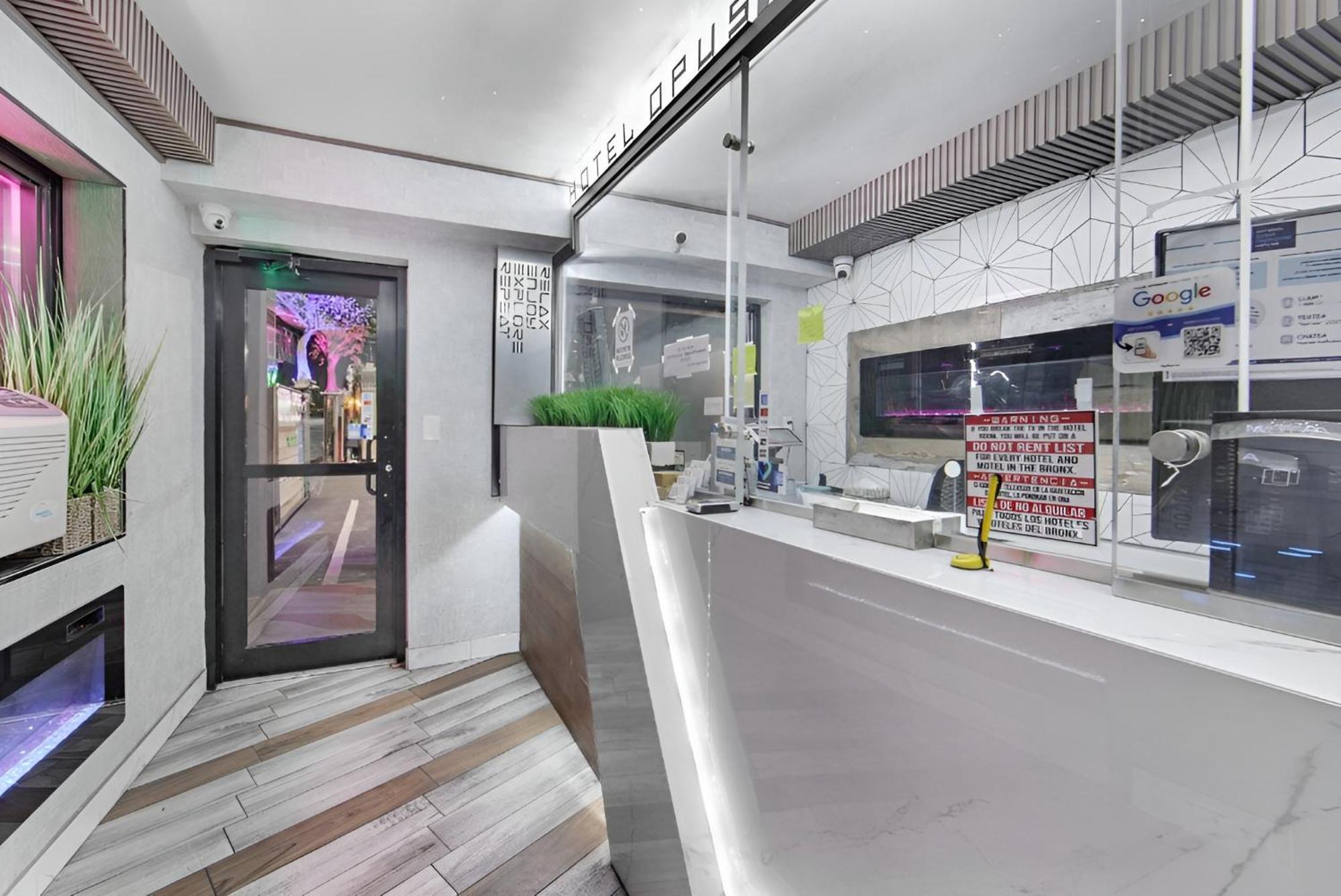 Hotel Opus Bronx Near Bay Plaza Mall New York