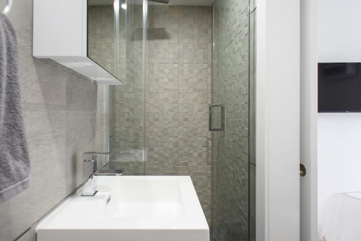 1597-phs New 1br-2bath Ph Duplex Outdoor Deck Apartment New York
