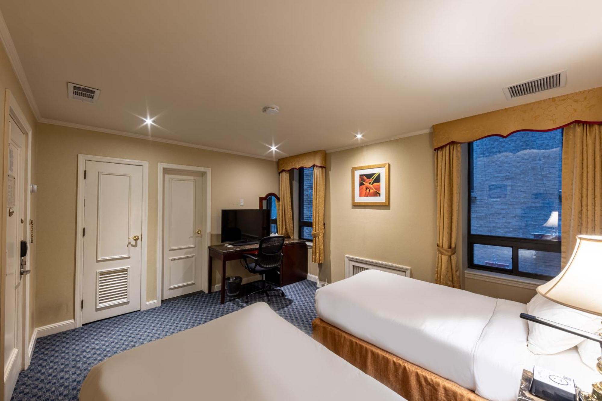 Hotel Stanford Nyc 3*