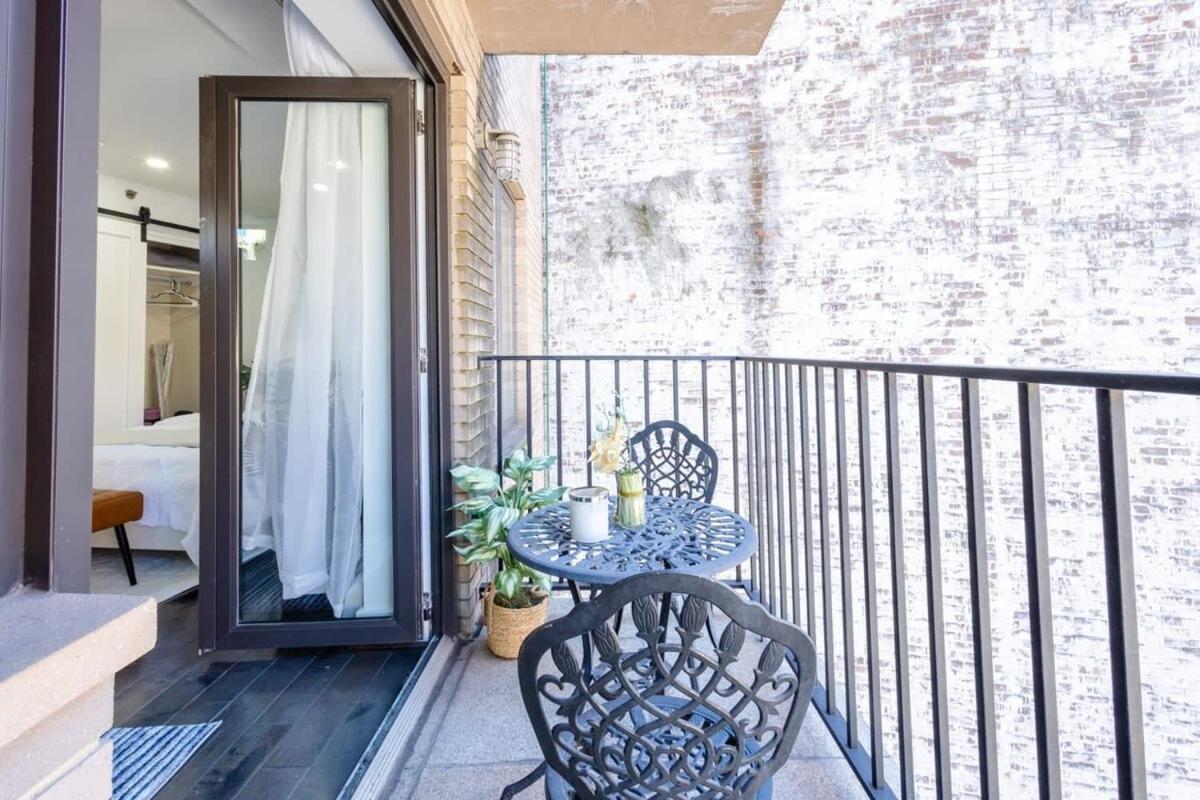 809-5b Luxury With A Private Balcony Apartment *