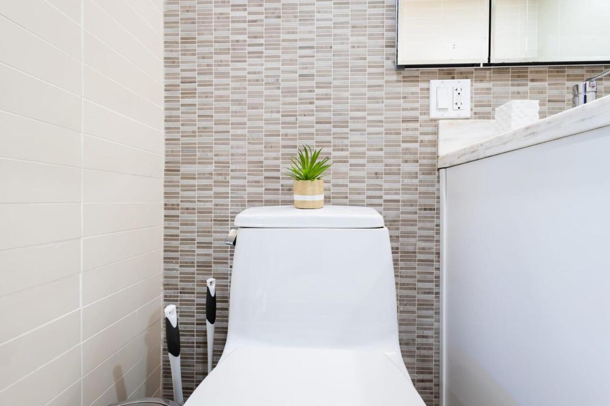 Apartment 809-5b Luxury With A Private Balcony *