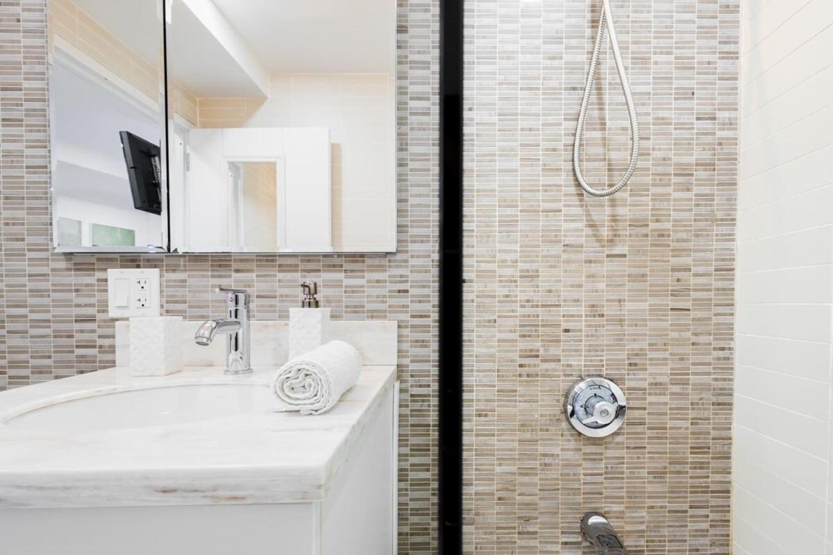 Apartment 809-5b Luxury With A Private Balcony *
