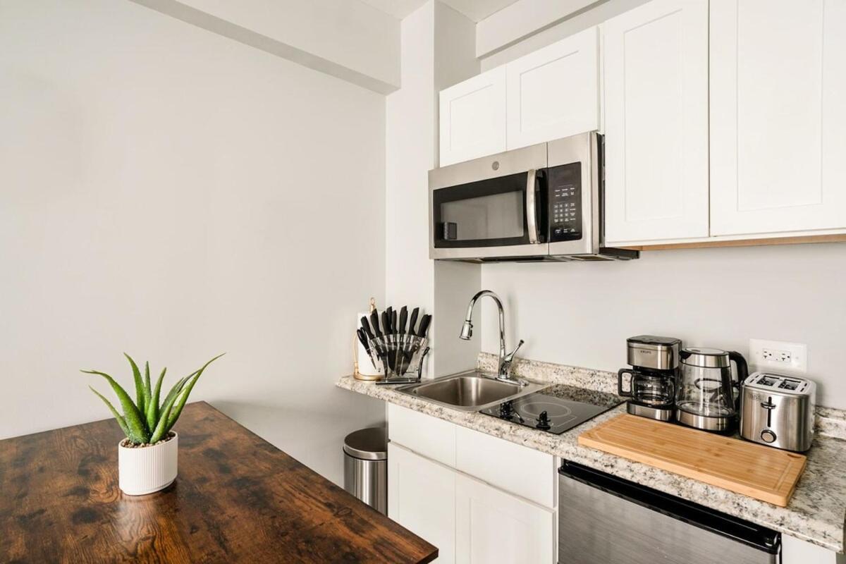 73-1004 New Uws Doorman Gym Apartment
