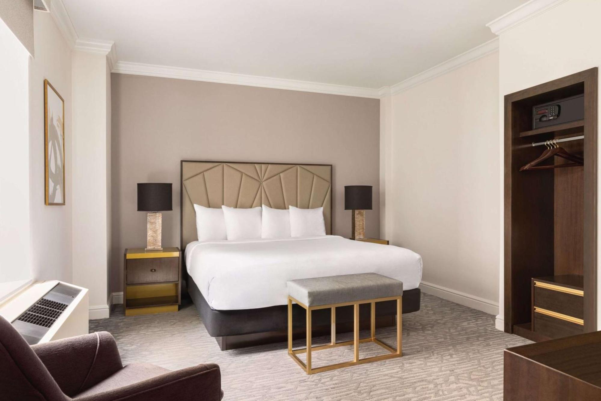 Martinique On Broadway, Curio Collection By Hilton New York