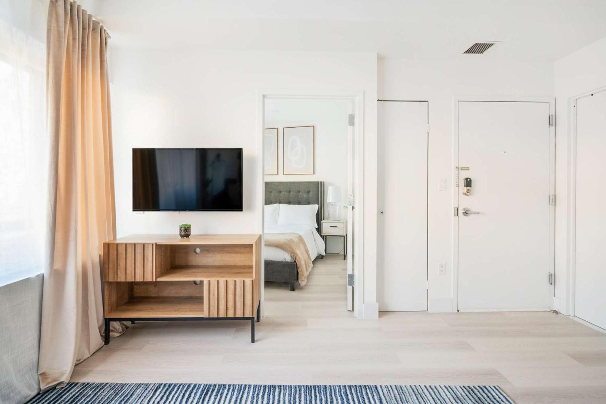809-2a Gorgeous 1br New W D Modern Location