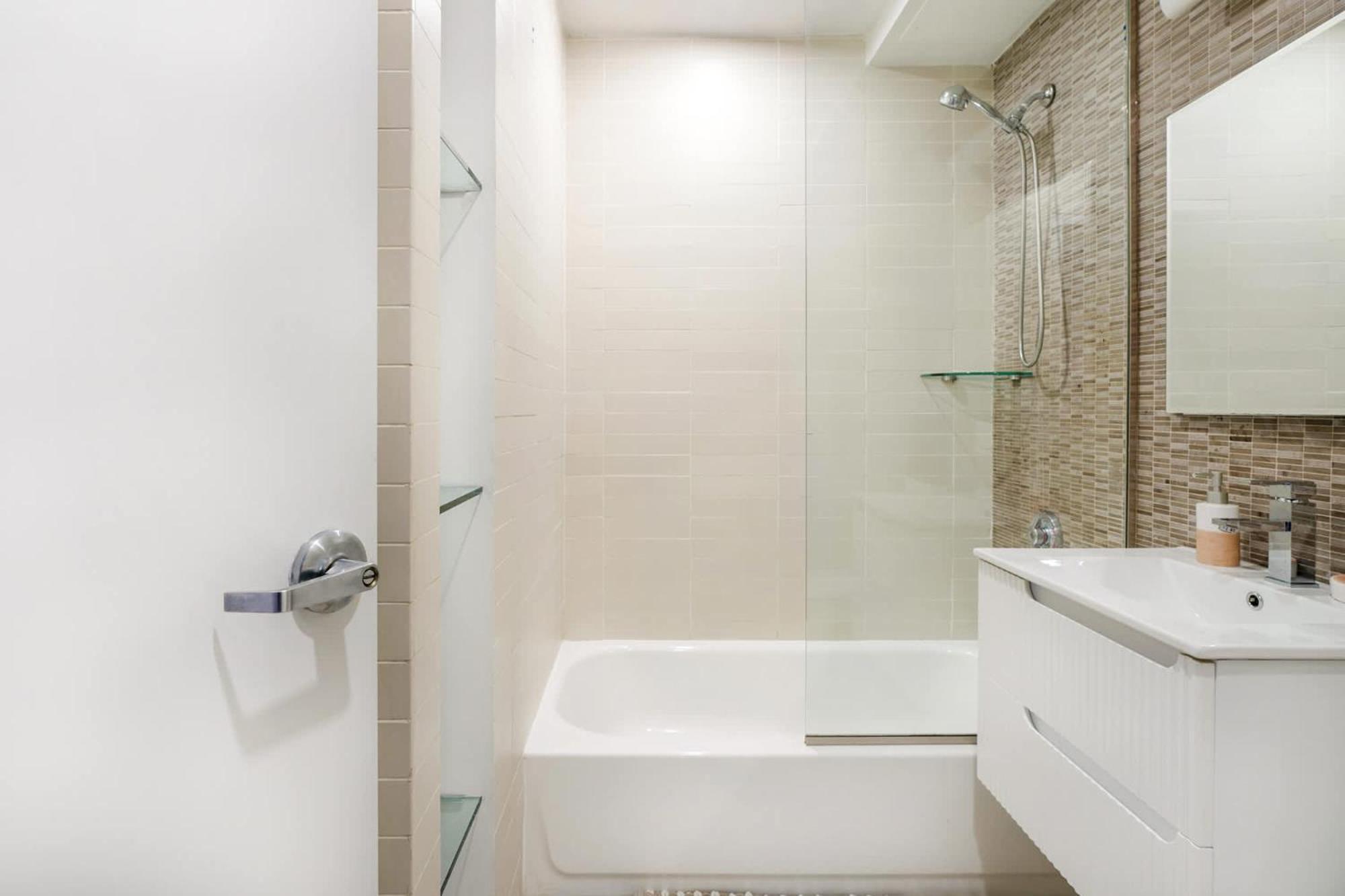 809-2a Gorgeous 1br New W D Modern Location Apartment