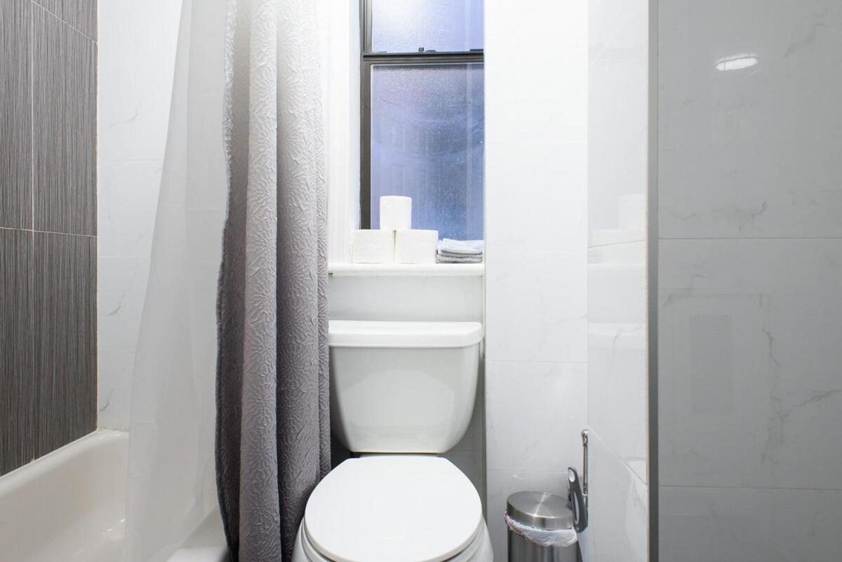 428-4r Prime Midtown Large 2 Bedroom Newly Furnished Apartment New York