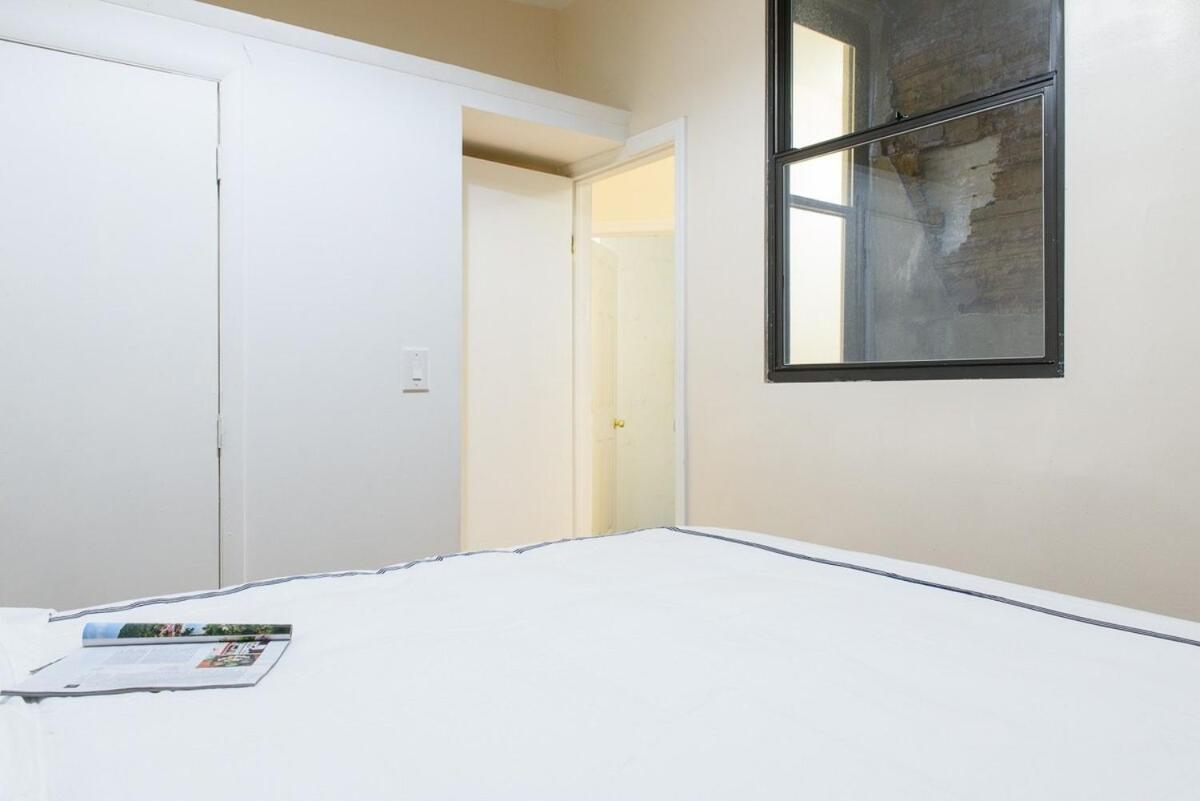 Apartment 428-4r Prime Midtown Large 2 Bedroom Newly Furnished New York