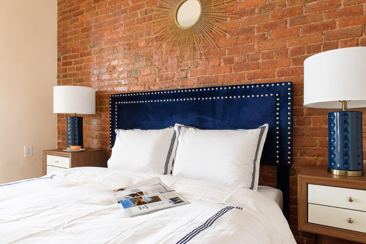 Apartment 428-4r Prime Midtown Large 2 Bedroom Newly Furnished *