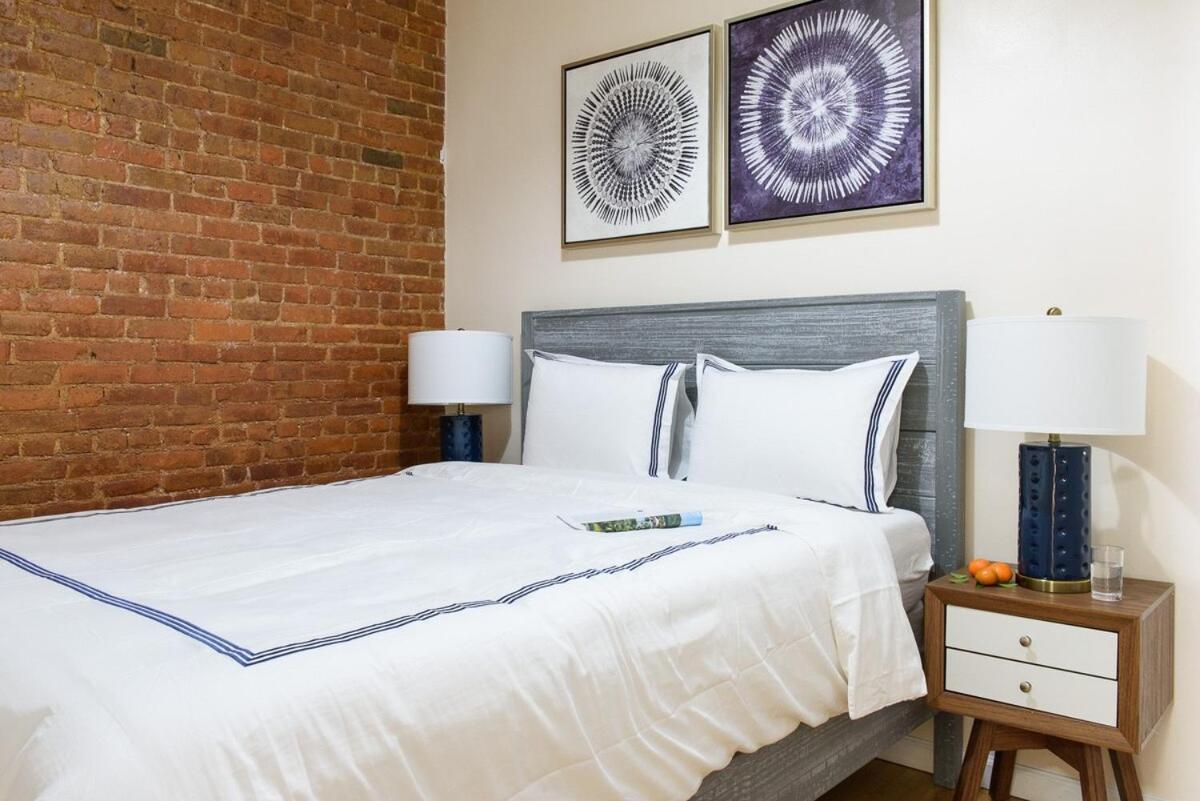 428-4r Prime Midtown Large 2 Bedroom Newly Furnished Apartment New York