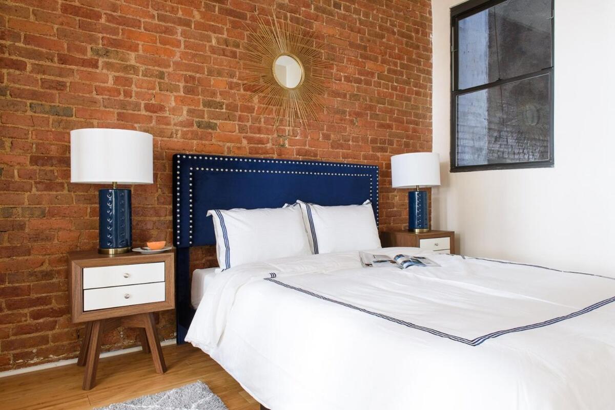 428-4r Prime Midtown Large 2 Bedroom Newly Furnished Apartment