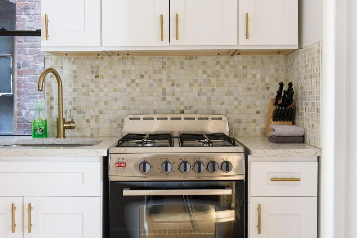 428-4r Prime Midtown Large 2 Bedroom Newly Furnished New York
