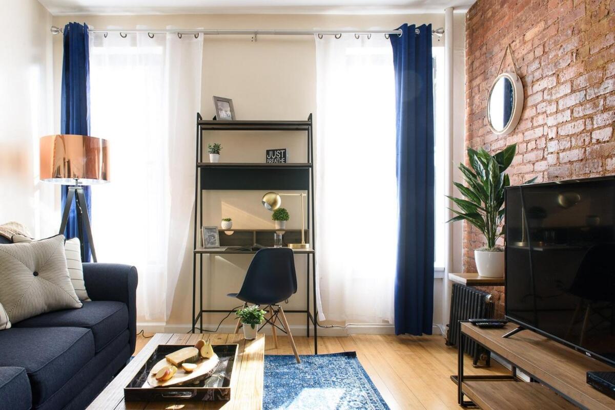 428-4r Prime Midtown Large 2 Bedroom Newly Furnished Apartment *