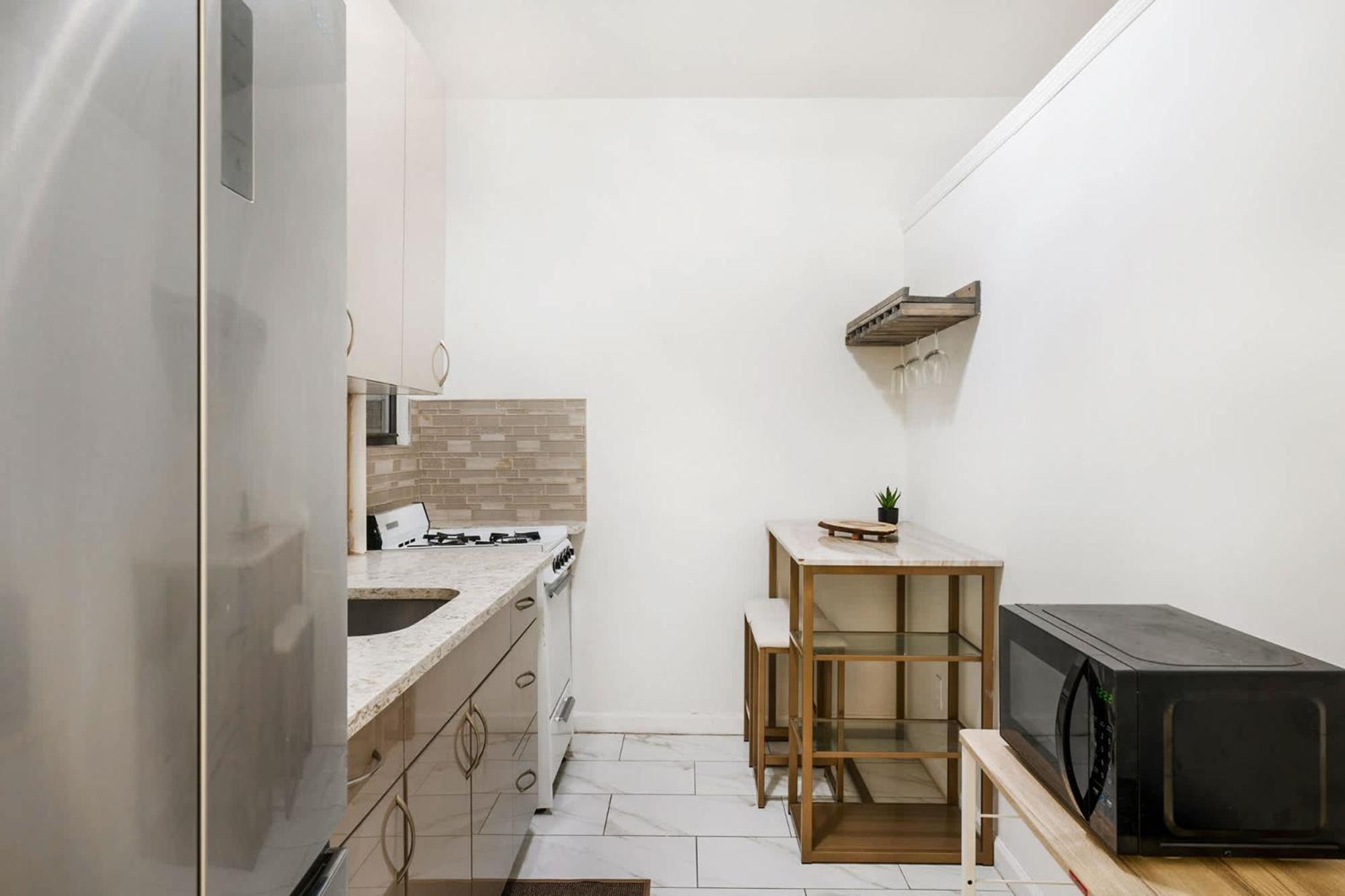 428-2w Newly Furnished Prime Location 2br Sleeps 5 Apartment *