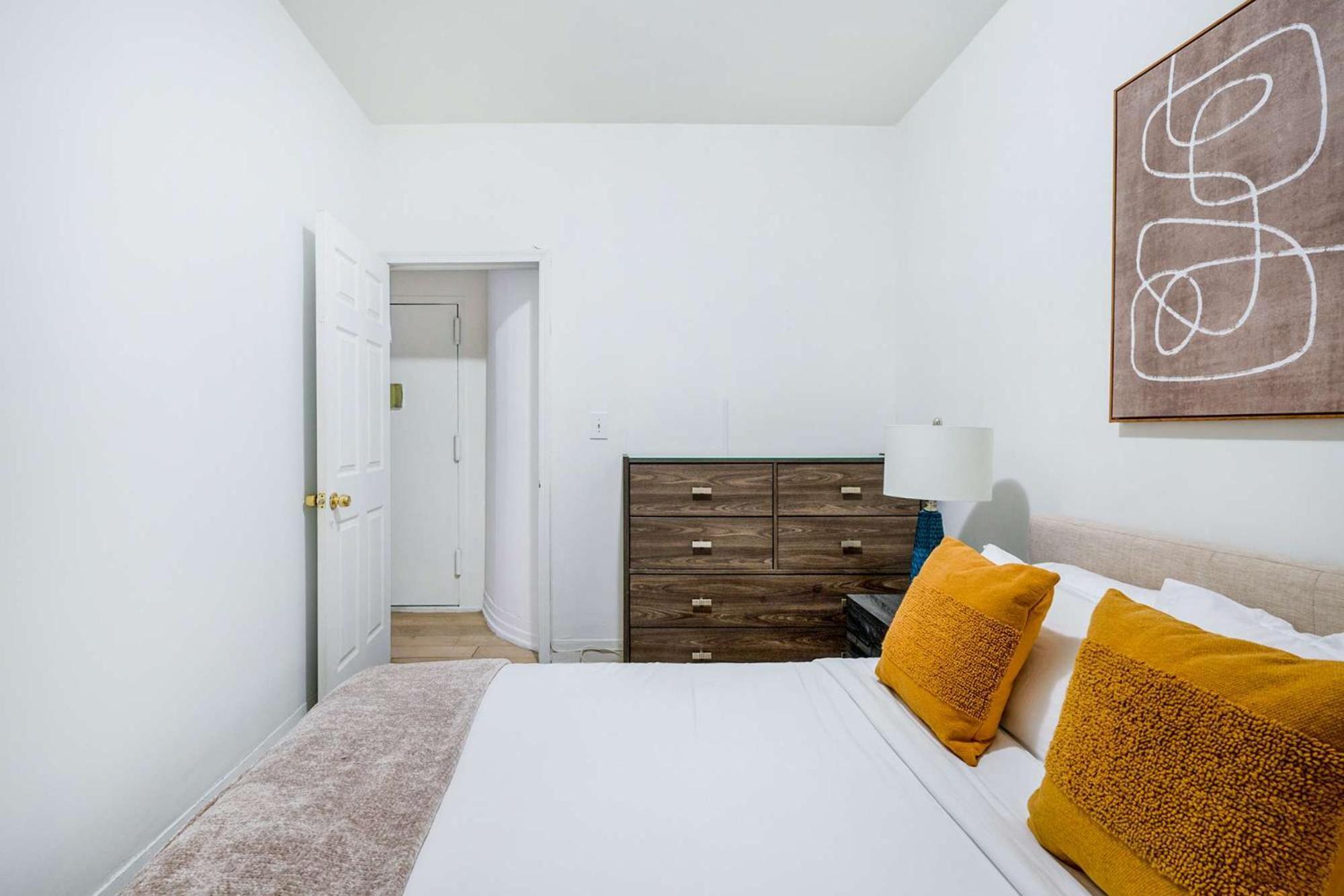 428-2w Newly Furnished Prime Location 2br Sleeps 5 Apartment