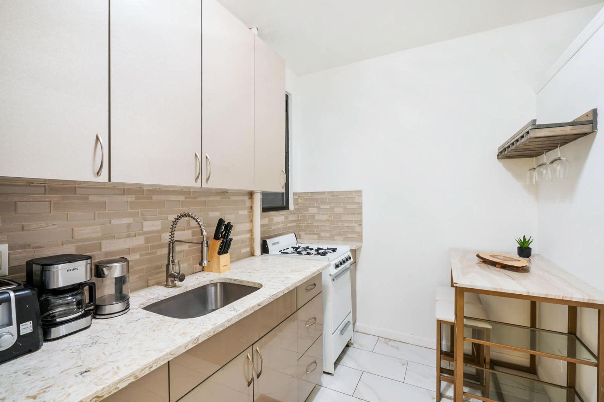 428-2w Newly Furnished Prime Location 2br Sleeps 5 Apartment *