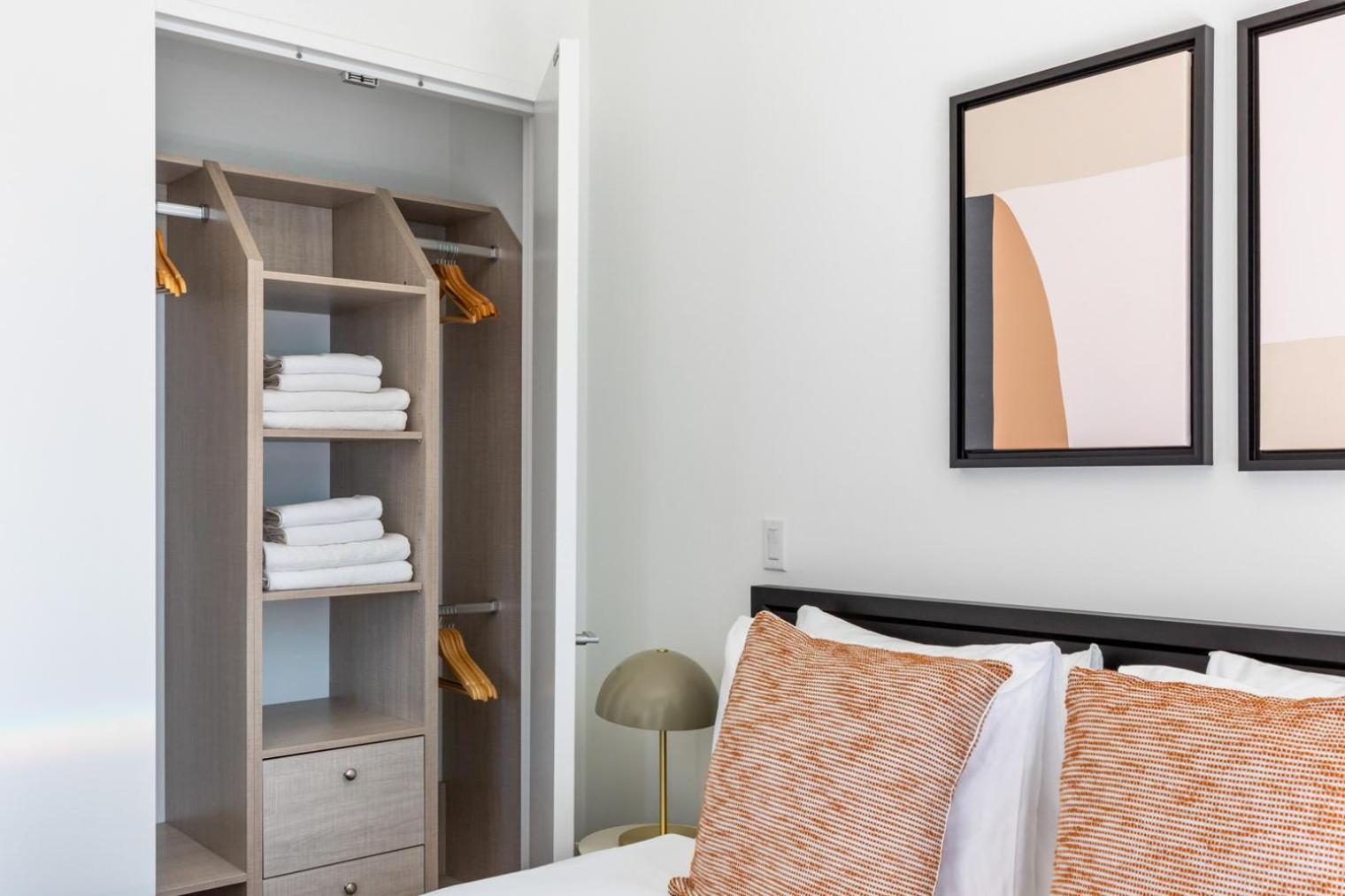 Lic 2br W Gym Dm Elevator Private Balcony Nyc-769 * New York