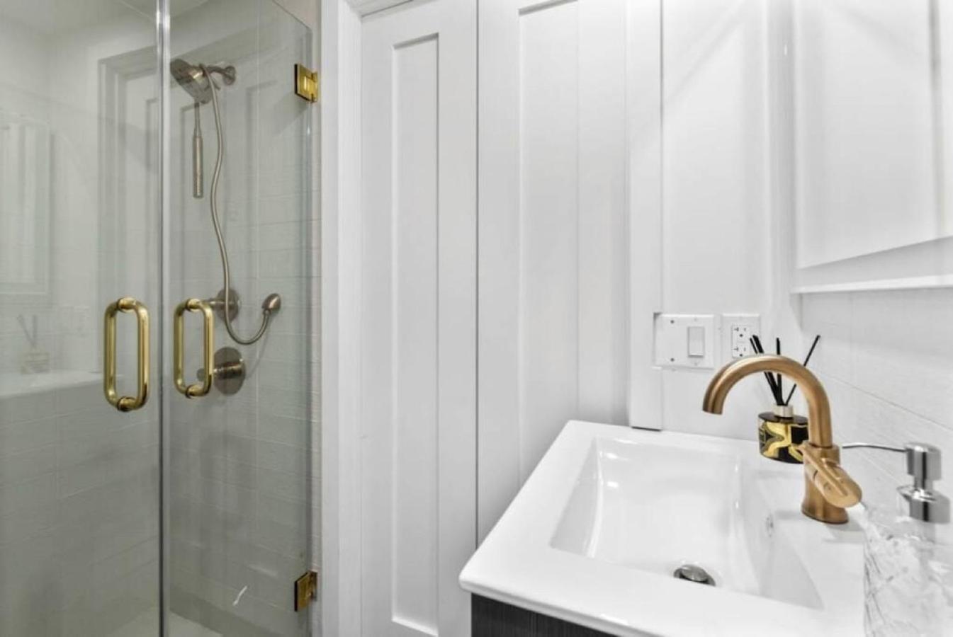 3br Penthouse With Massive Private Rooftop * New York