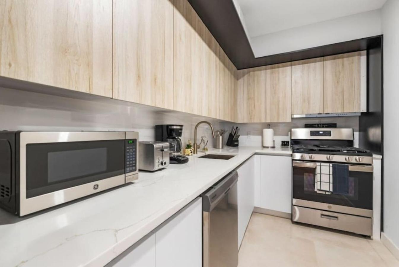 Apartment 3br Penthouse With Massive Private Rooftop