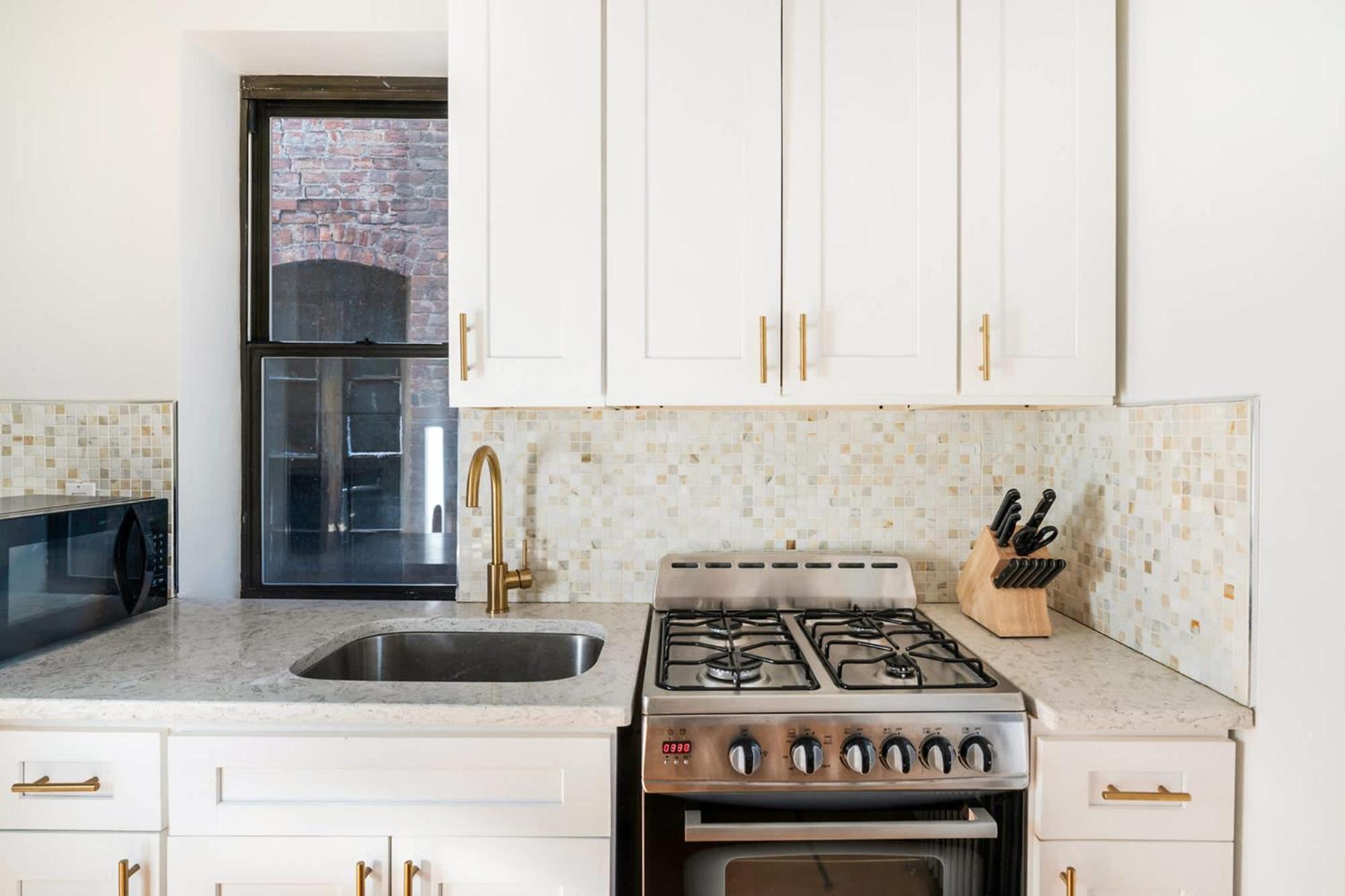 Apartment 454-4r New 2br Prime Midtown Value Sleeps 5