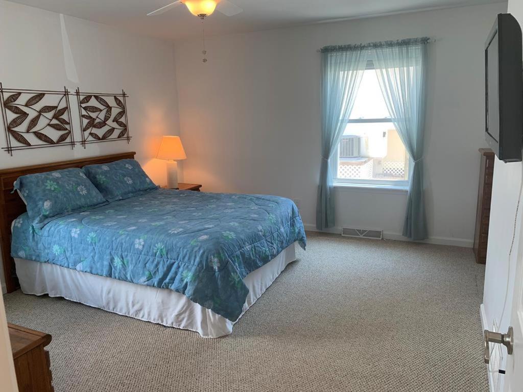 3 Bedroom 2 Bath First Floor Brant Duplex Apartment *